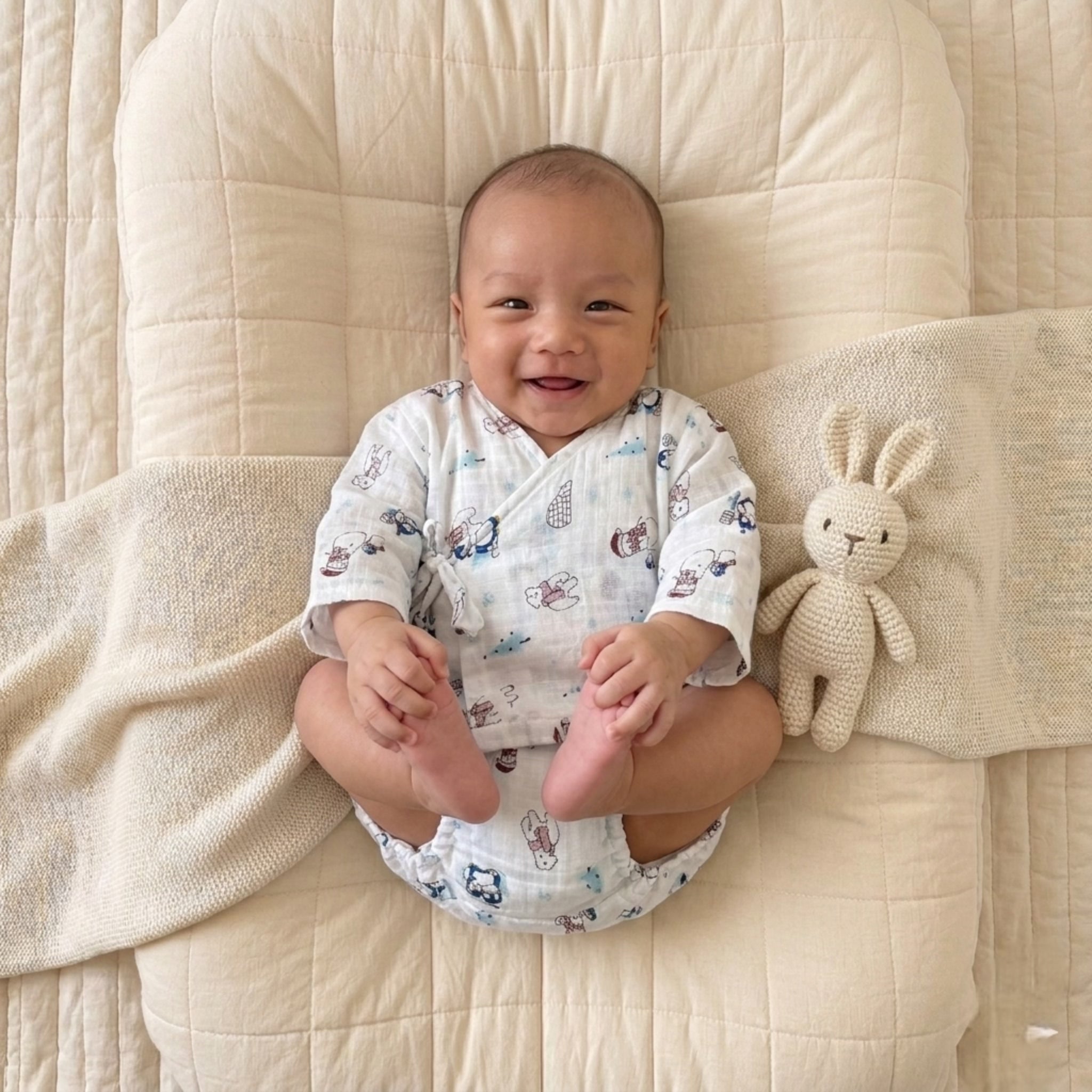 Snowy Snuggles – 5 Piece Muslin Newborn Set