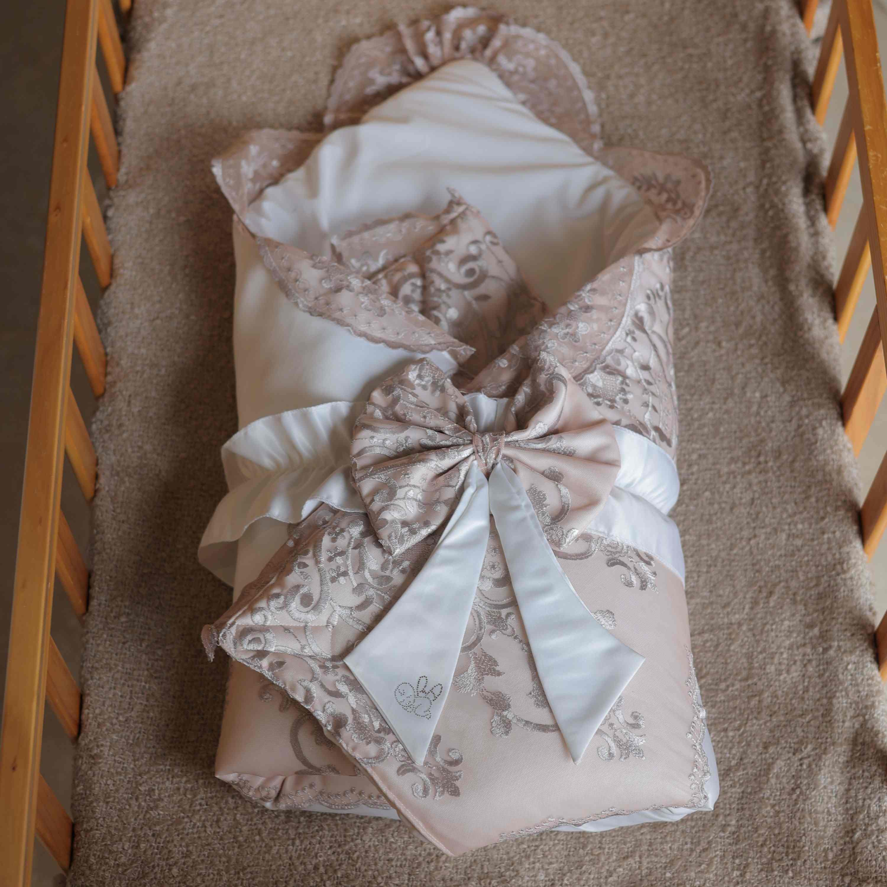 Luxe SnuggleBloom Baby Drape